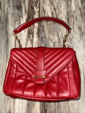 Red puff quilted purse gold chain link strap accents faux leather compartments